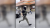 Agentes llegan sorpresivamente a lavado de autos y arrestan a inmigrantes en West LA